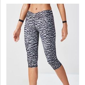 Fabletics Wynn crops small